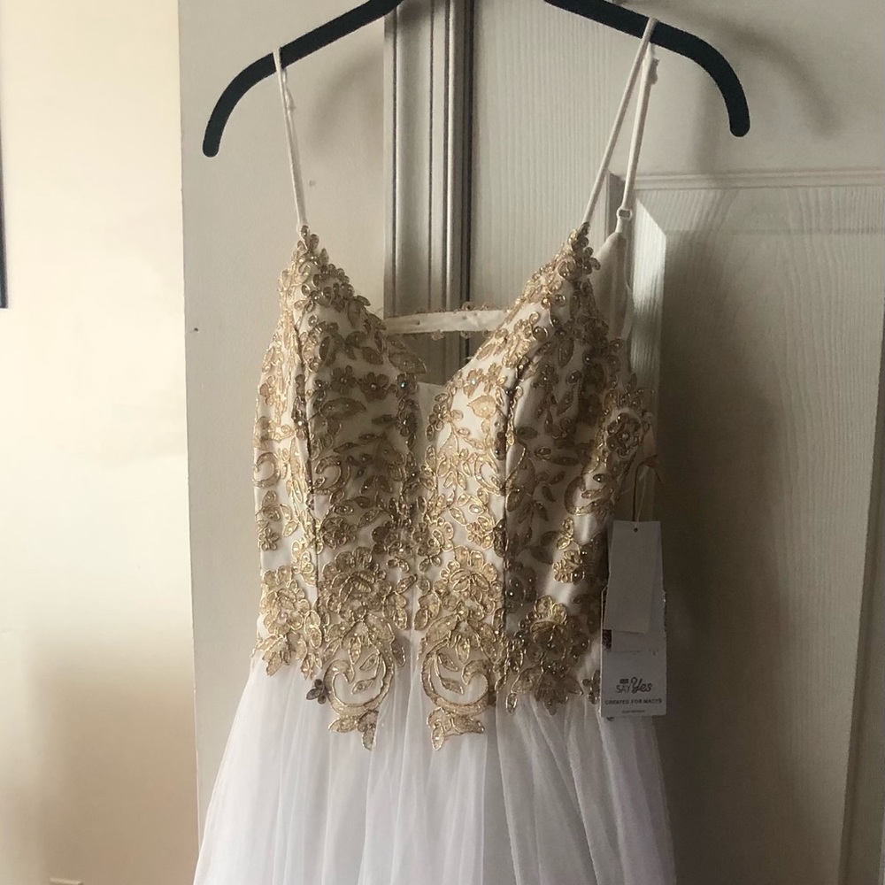 TLC SAY YES to the PROM created for Macy’s
